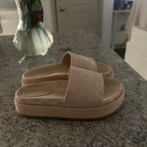 Gucci Monogram Jumbo GG Angelina Platform 55mm Sandals US 8 Beige Perfect Pink